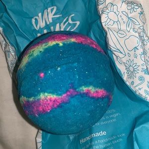 Lush bathbombs